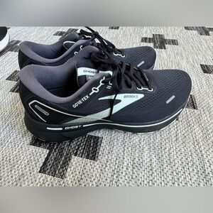 Brooks Ghost 14 Gore-Tex road running shoes, women’s 9.5